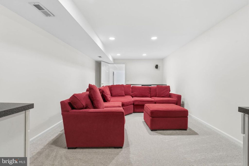 Image 40 of property listing at 9016 NESBIT CT, Gaithersburg, MD 20886