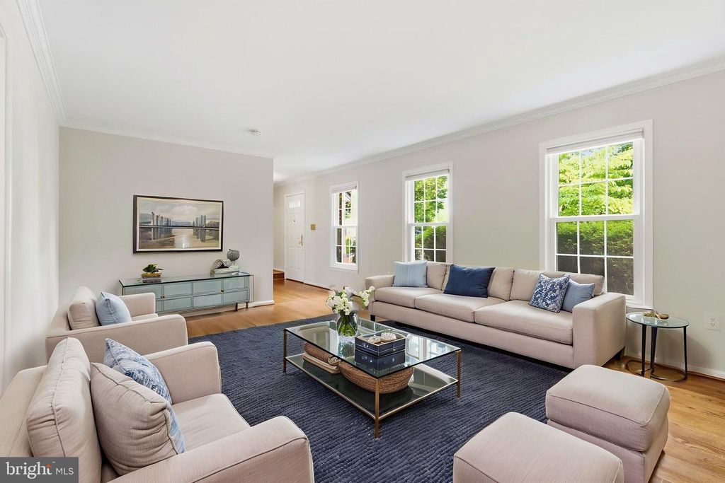 Image 7 of property listing at 9016 NESBIT CT, Gaithersburg, MD 20886