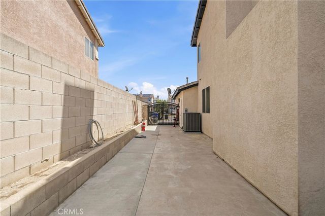 6672 W Logan Ave, Fontana, CA 92336