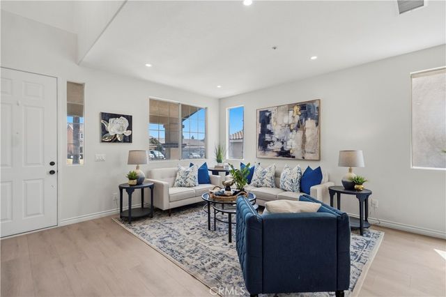 6672 W Logan Ave, Fontana, CA 92336