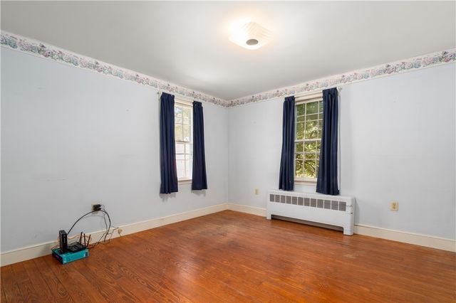 21 Smith Street, Bristol, RI 02809