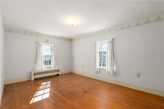 21 Smith Street, Bristol, RI 02809