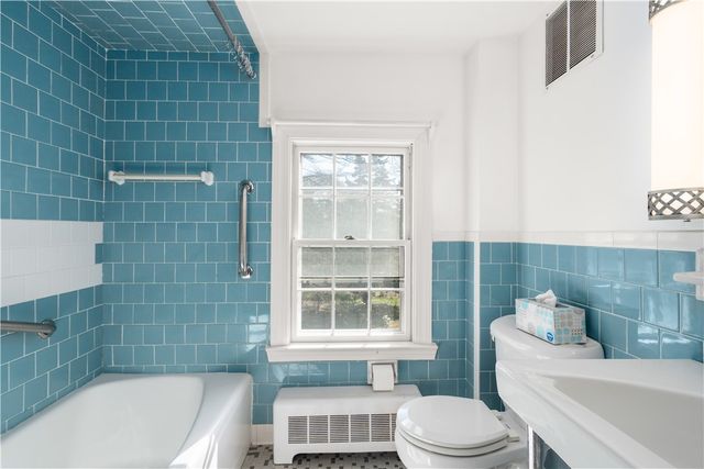 21 Smith Street, Bristol, RI 02809