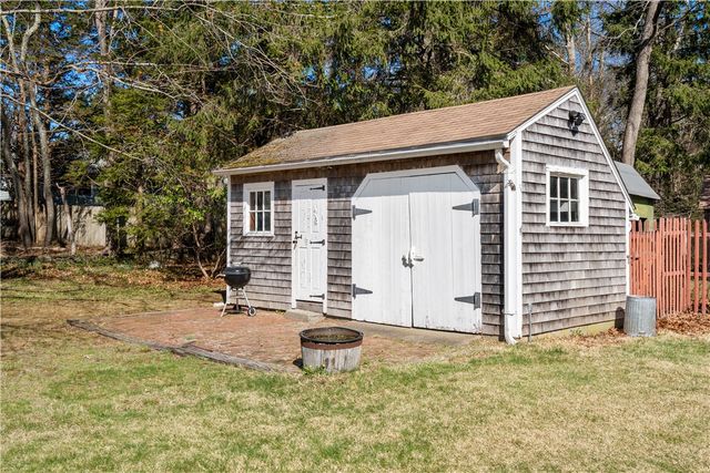 21 Smith Street, Bristol, RI 02809