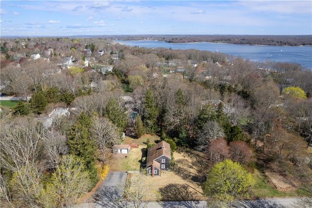 21 Smith Street, Bristol, RI 02809