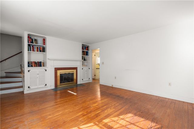 21 Smith Street, Bristol, RI 02809