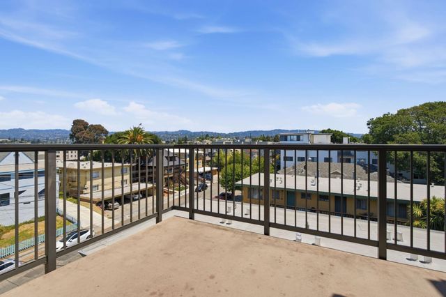 322 Hanover Avenue 511, Oakland, CA 94606