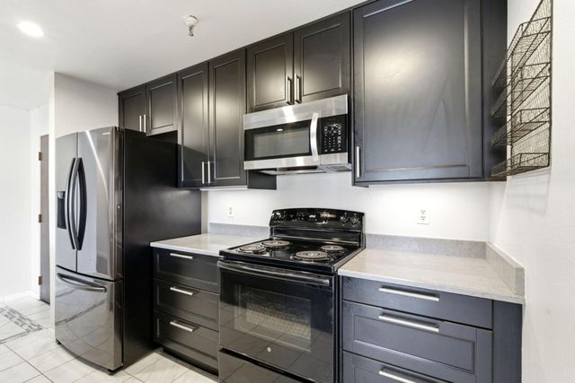 322 Hanover Avenue 511, Oakland, CA 94606