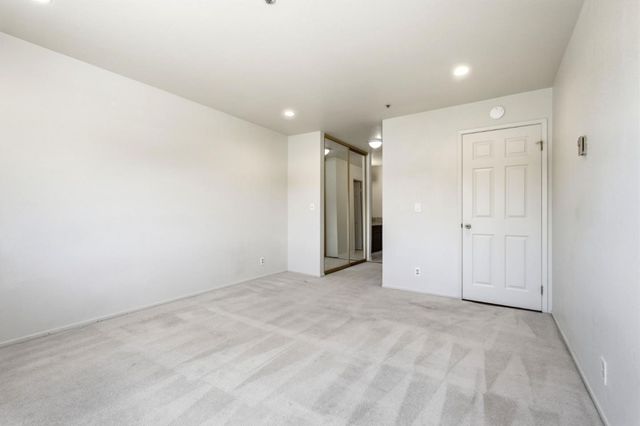 322 Hanover Avenue 511, Oakland, CA 94606