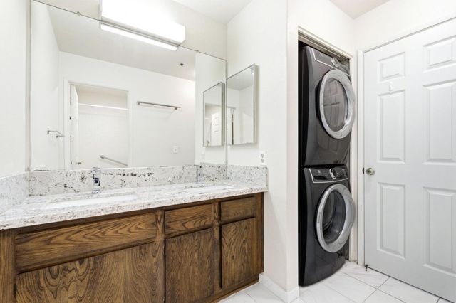 322 Hanover Avenue 511, Oakland, CA 94606