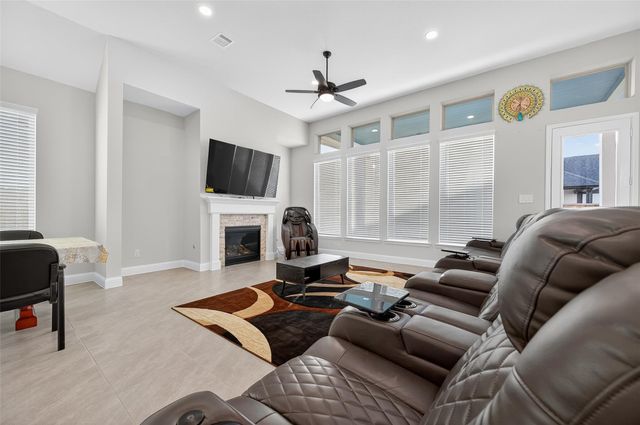 5202 Oakland Bluff Lane, Richmond, TX 77469