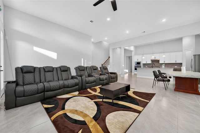 5202 Oakland Bluff Lane, Richmond, TX 77469