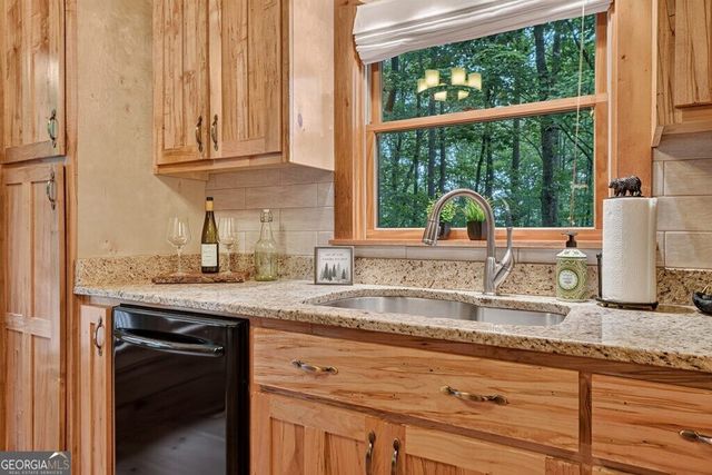 541 Little Bushy Head Road, Blue Ridge, GA 30513