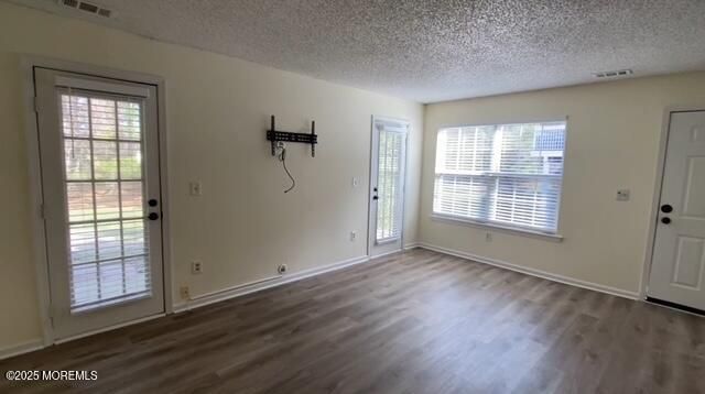 83 Des Moines Court, Tinton Falls, NJ 07712