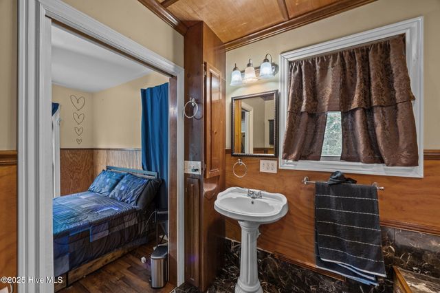 1607 Oakwood Avenue, New Bern, NC 28560