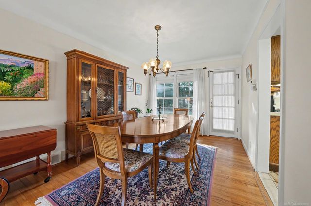 773 Hollywood Avenue, Grosse Pointe Woods, MI 48236