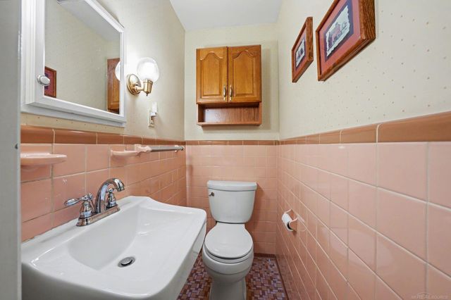 773 Hollywood Avenue, Grosse Pointe Woods, MI 48236