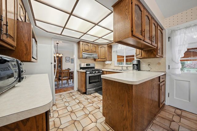 773 Hollywood Avenue, Grosse Pointe Woods, MI 48236