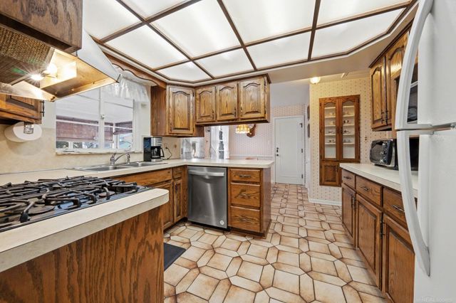 773 Hollywood Avenue, Grosse Pointe Woods, MI 48236