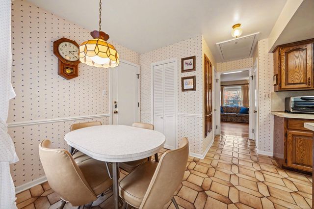 773 Hollywood Avenue, Grosse Pointe Woods, MI 48236