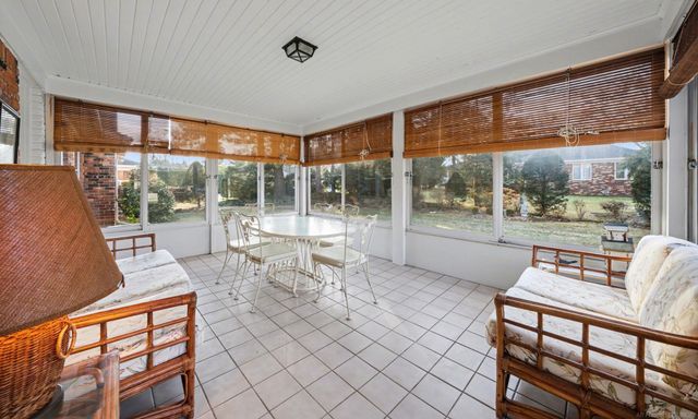 773 Hollywood Avenue, Grosse Pointe Woods, MI 48236