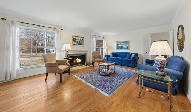 773 Hollywood Avenue, Grosse Pointe Woods, MI 48236