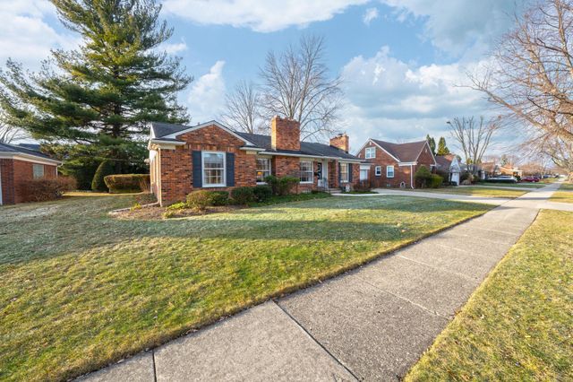 773 Hollywood Avenue, Grosse Pointe Woods, MI 48236