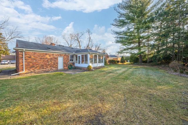 773 Hollywood Avenue, Grosse Pointe Woods, MI 48236