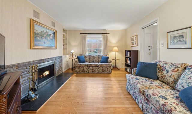 773 Hollywood Avenue, Grosse Pointe Woods, MI 48236