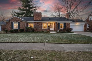 773 Hollywood Avenue, Grosse Pointe Woods, MI 48236