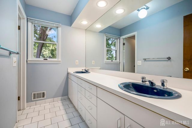 5 Sussex Road, East Brunswick, NJ 08816