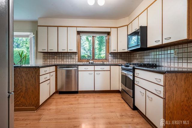 5 Sussex Road, East Brunswick, NJ 08816