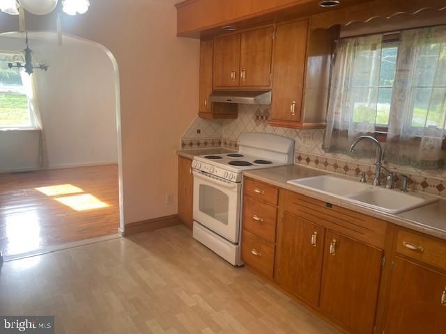 463 WHITE OAK LN, Leesport, PA 19533