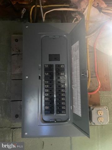 463 WHITE OAK LN, Leesport, PA 19533