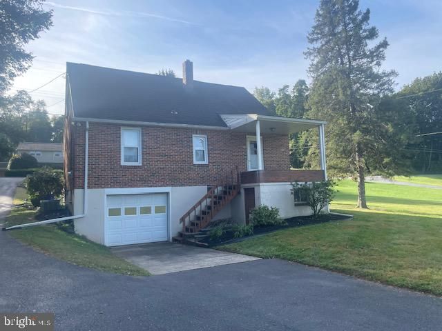 463 WHITE OAK LN, Leesport, PA 19533