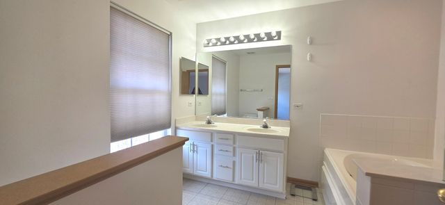 212 Willow Boulevard 212, Willow Springs, IL 60480