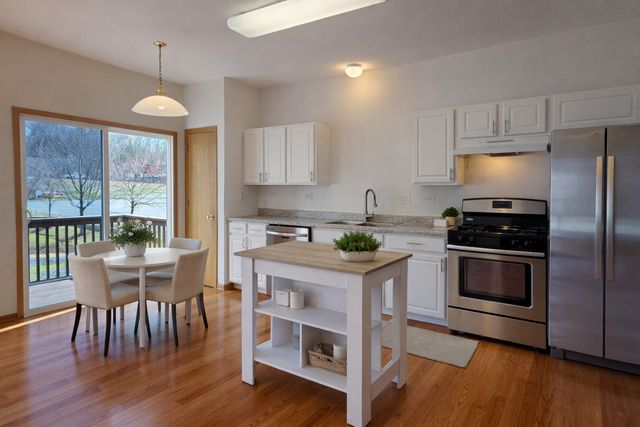 212 Willow Boulevard 212, Willow Springs, IL 60480