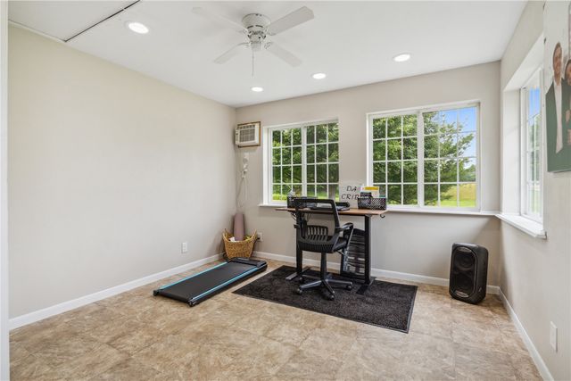 189 Stephans St, Tiffin, IA 52340