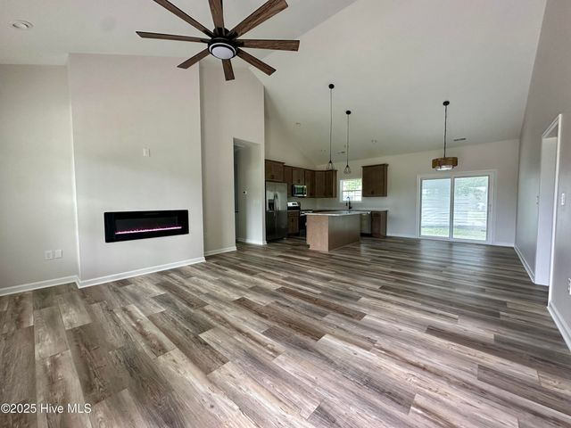 40 East Drive, Jacksonville, NC 28546