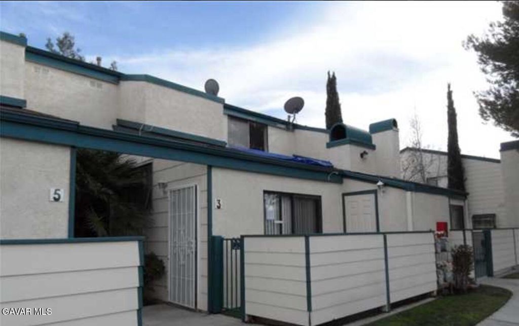 44460 E 15th Street Apt 3, Lancaster, CA 93535