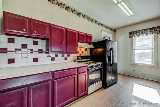 110 S Hickory Street, Nowata, OK 74048