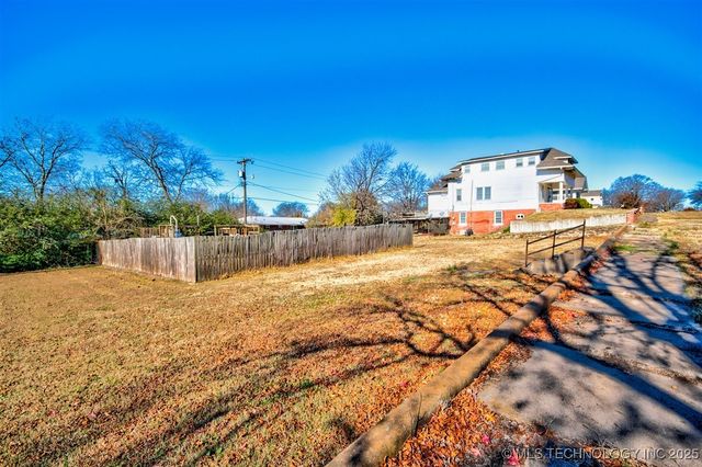 110 S Hickory Street, Nowata, OK 74048