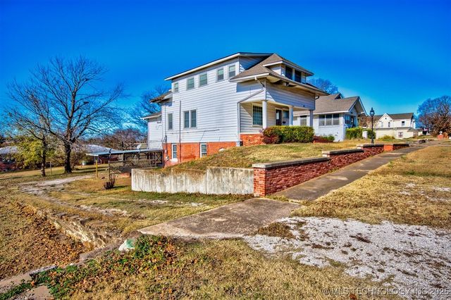 110 S Hickory Street, Nowata, OK 74048