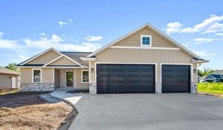 W5845 ROUNDSTONE PLACE, Menasha, WI 54952