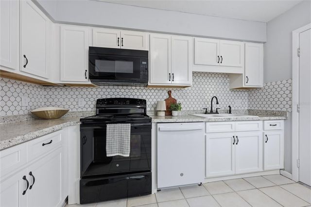 8434 NW 42ND CIRCLE, Gainesville, FL 32653
