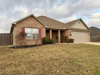 610 Saddlehorn Drive, Centerton, AR 72719