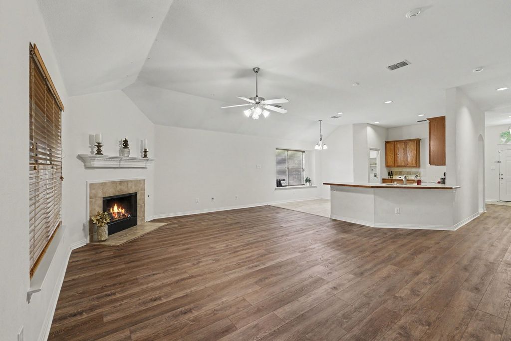 1235 Clearwater Drive, Grand Prairie, TX 75052 — exterior