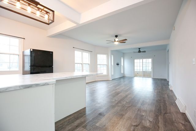 529 E McKenney Street, Dixon, IL 61021