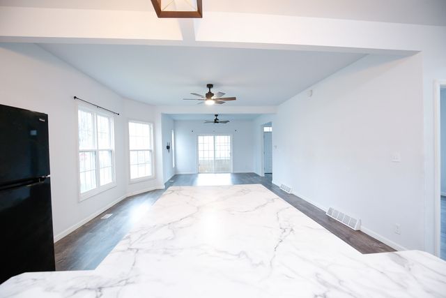 529 E McKenney Street, Dixon, IL 61021