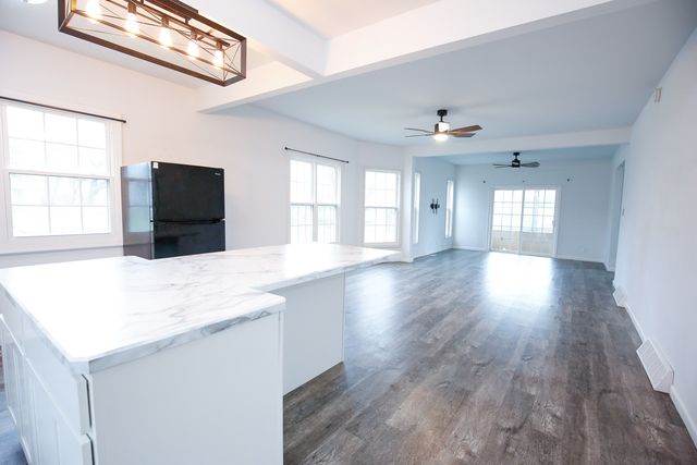 529 E McKenney Street, Dixon, IL 61021